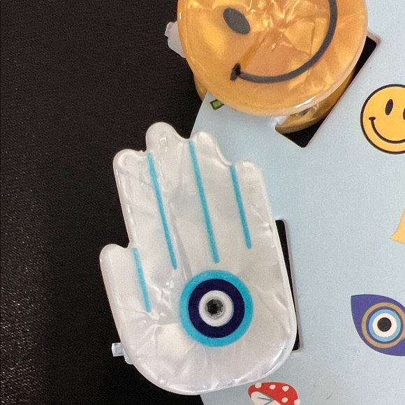 Piper K | Kids Fun &Whimsical Hair Clips 🌈🍀😊 - Picture 3 of 10